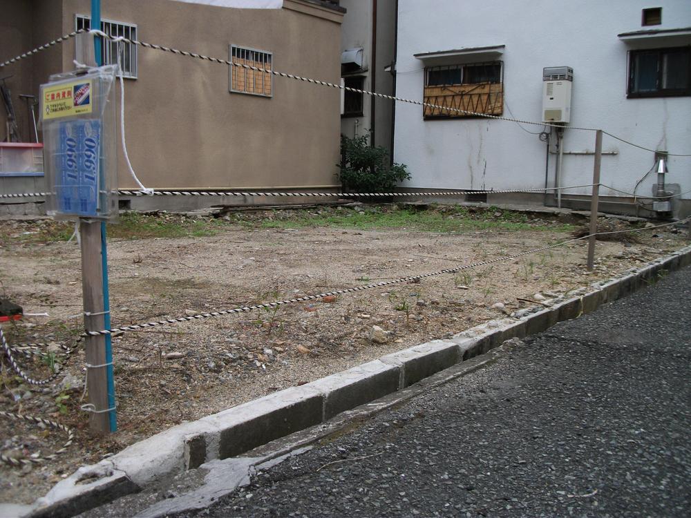 Local photos, including front road.  ◆ Local Photos