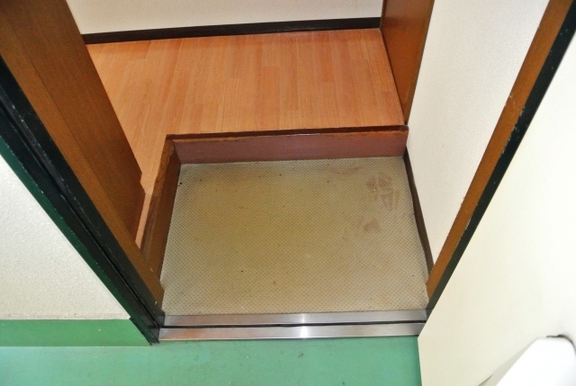Entrance. Entrance of the room is simple is best
