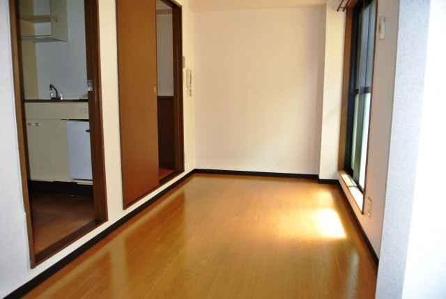 Living and room. Living comfortably 7 Pledge.
