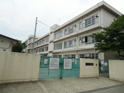 Primary school. 325m until the Amagasaki Municipal Kinrakuji elementary school (elementary school)