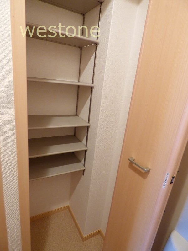 Receipt. Entrance storage