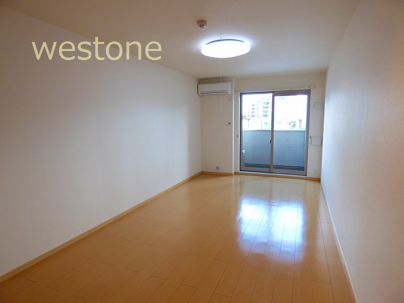 Living and room. 11.1 Pledge of Western-style