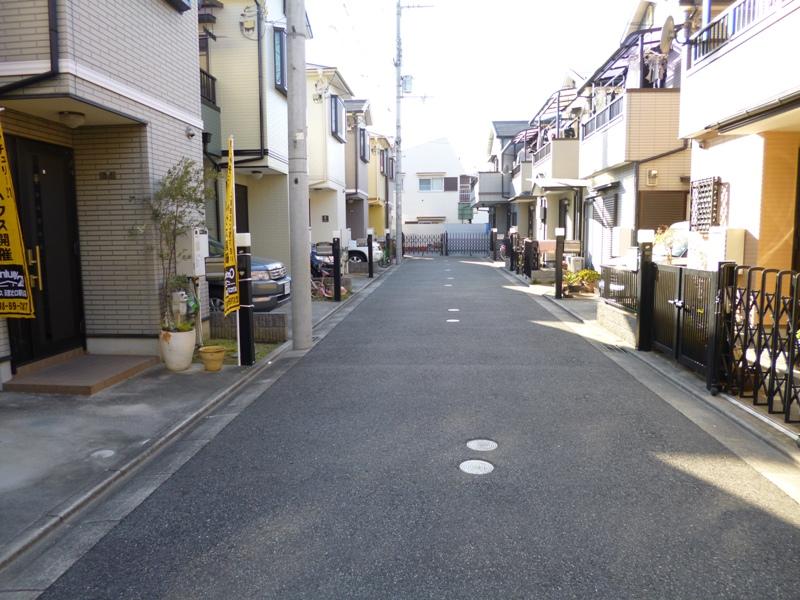 Local photos, including front road. Local (April 2013) Shooting