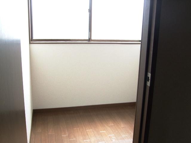 Non-living room. 2 Kaiyoshitsu