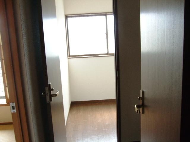 Non-living room. 2 Kaiyoshitsu