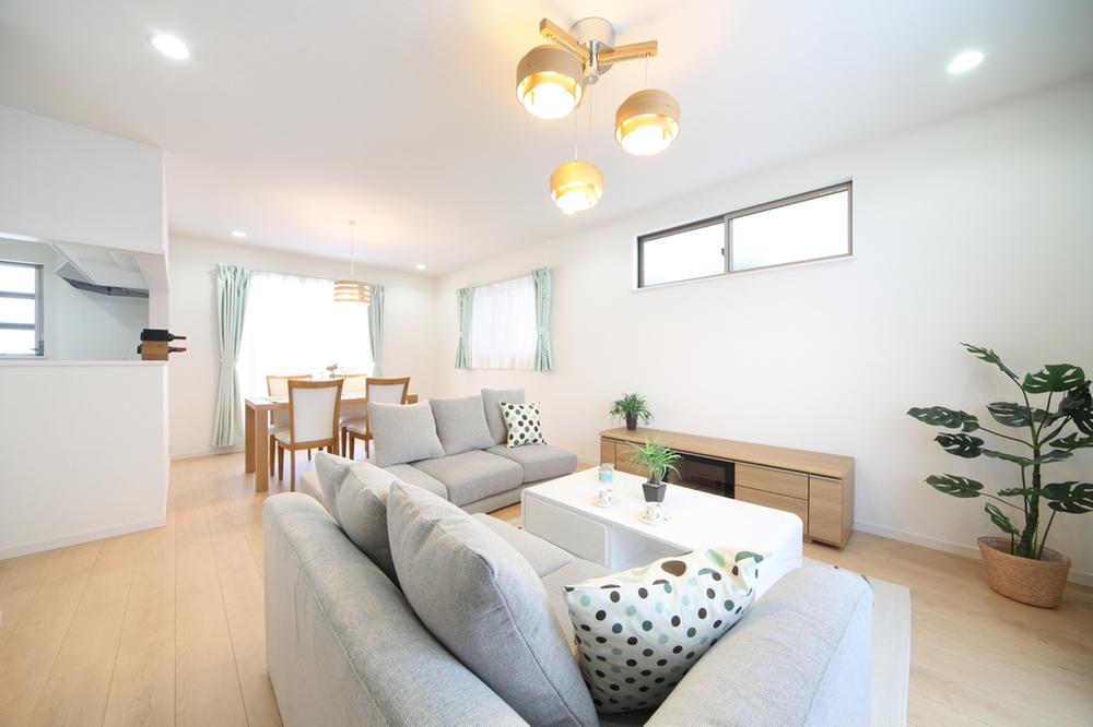 Same specifications photos (living)