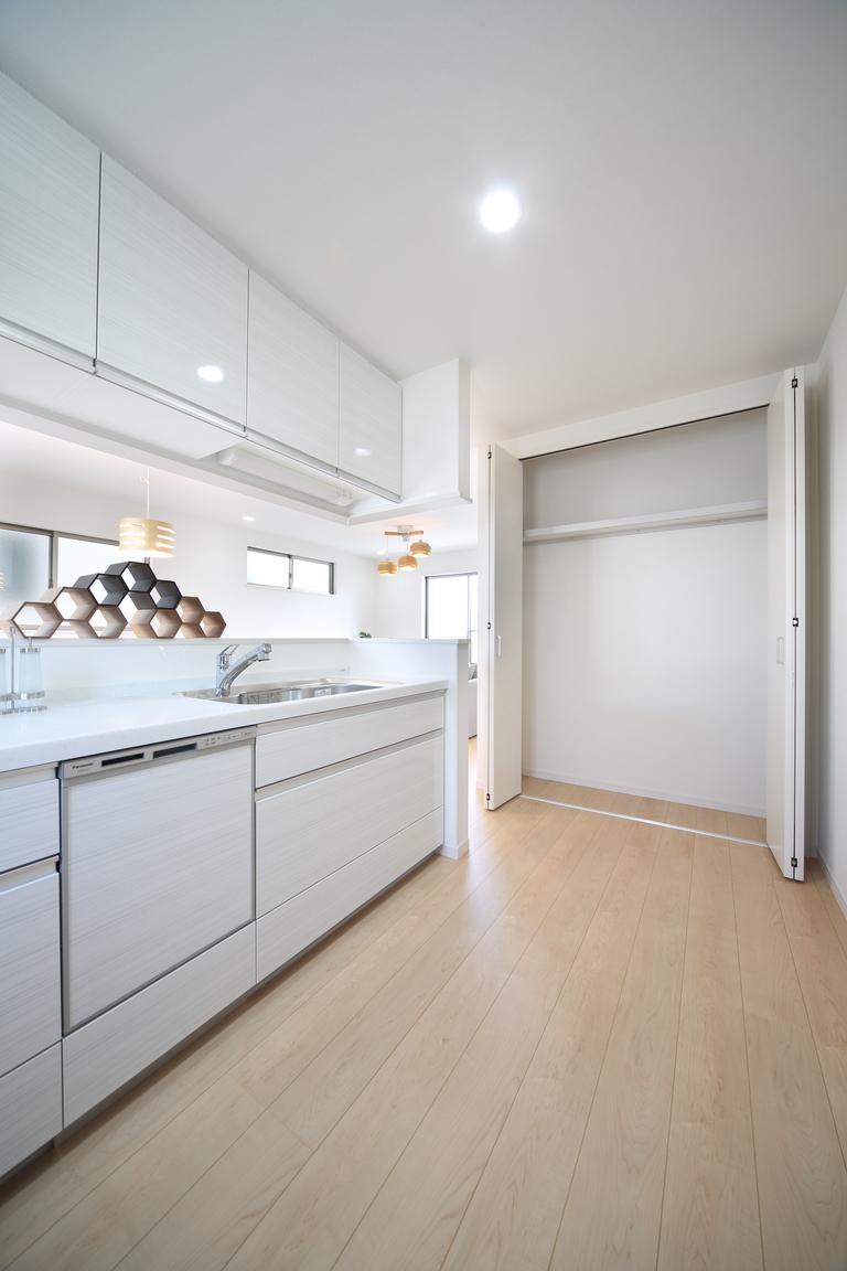 Same specifications photo (kitchen)