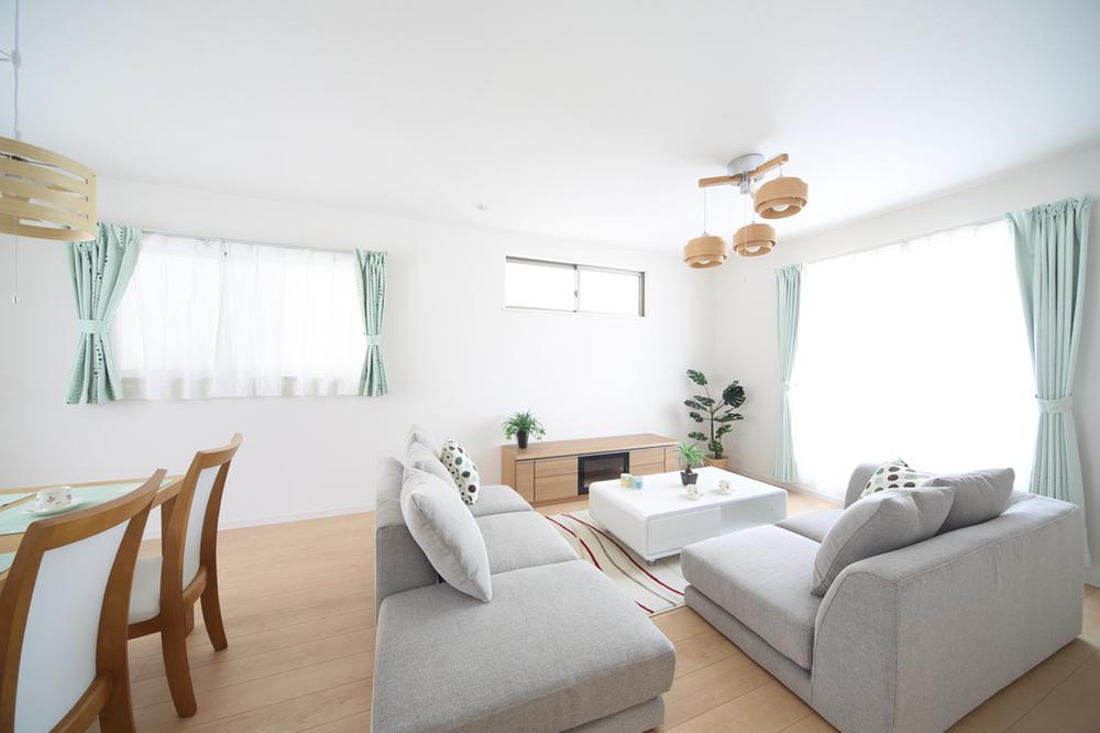 Same specifications photos (living)