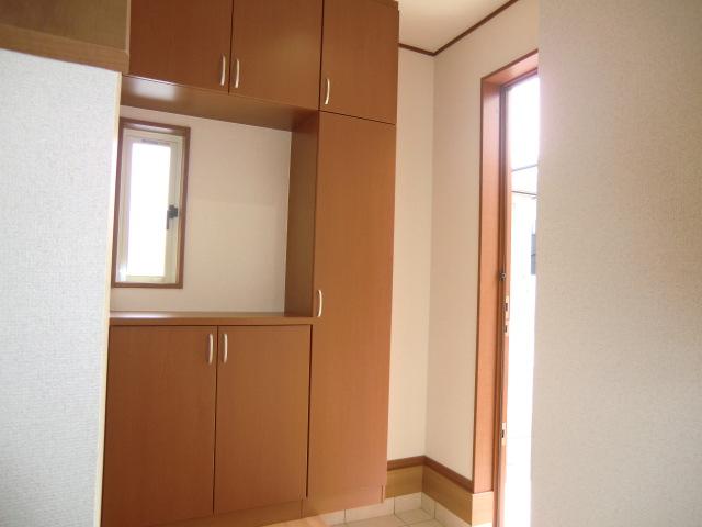 Same specifications photos (Other introspection). Same specifications photos (entrance)