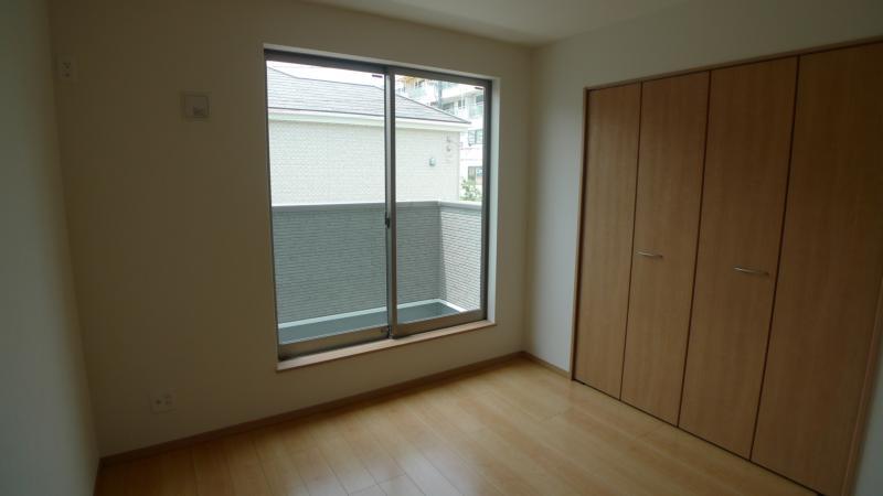 Same specifications photos (Other introspection). All room with storage! Perfect for one with a lot of luggage