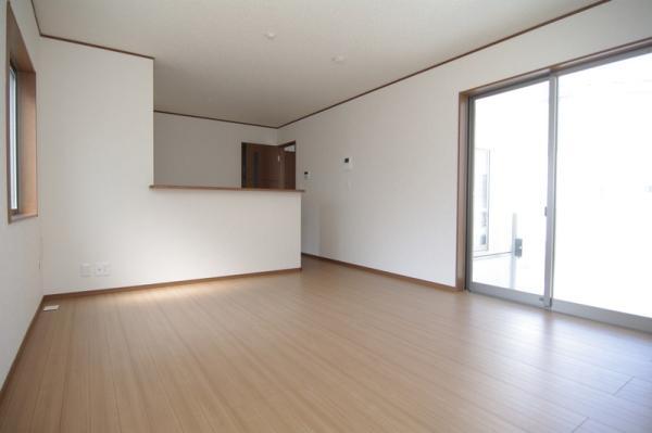 Living. Calm woodgrain flooring