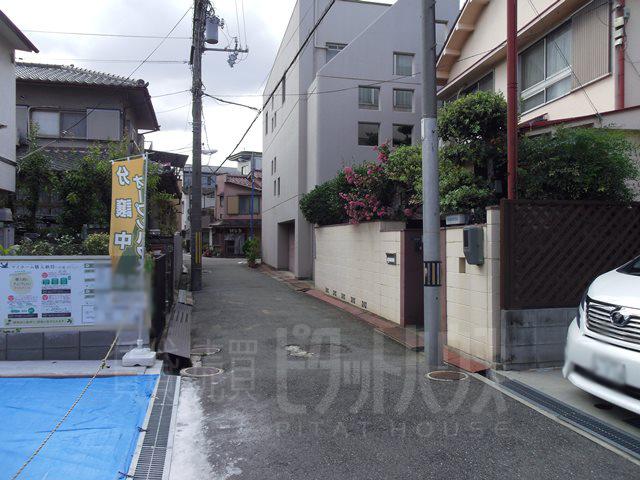 Local photos, including front road. Local front road 1