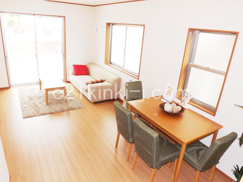 Same specifications photos (living). Same specifications photos (living) Unnecessary and easy care wax!