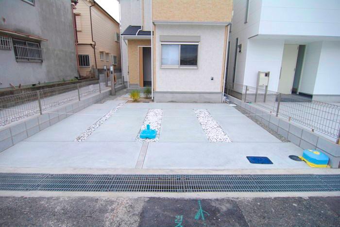 Parking lot. Parallel parking two possible