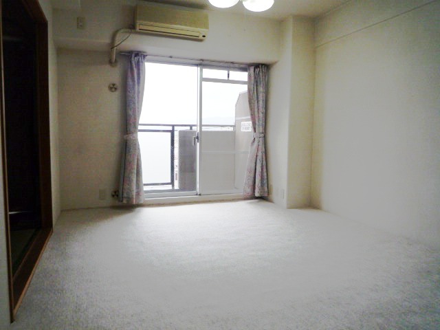 Living and room. DK about 9.5 Pledge