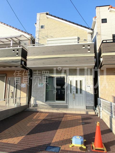 Local appearance photo. Facing south in sunny Also it will be a good thing the wind street because you are facing the road in addition to the parking lot on the south side. (No. 7 land appearance)