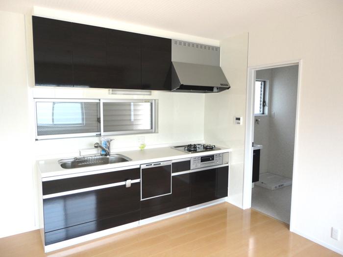 Kitchen. Kitchen of our construction example. You can wall with type, You can also change to the face-to-face. Also advantages and disadvantages what type of kitchen. Fun of your Yazukuri even bother if you want to.