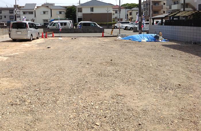 Local photos, including front road. There is no second floor or more of the adjacent building of the east and west south. This if there is only space lighting Tokaze also it can sufficiently ensure, There is also a feeling of opening.