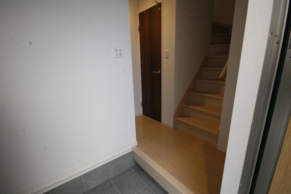 Entrance. Local (December 20, 2013) Shooting