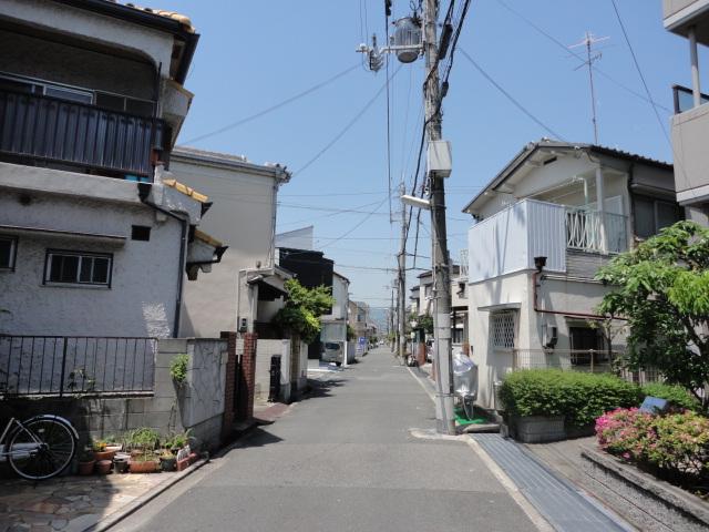 Local photos, including front road. Property of the northeast side of the front road (from the southeast side)
