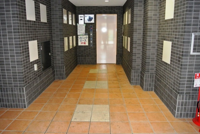 lobby. Anyway wide lobby.