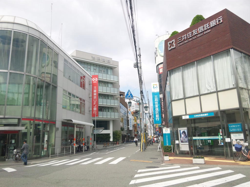 Bank. Sumitomo Mitsui Trust Bank, Tsukaguchi 294m to the branch (Bank)