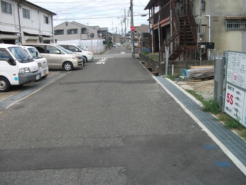 Local photos, including front road.  ◆ Frontal road