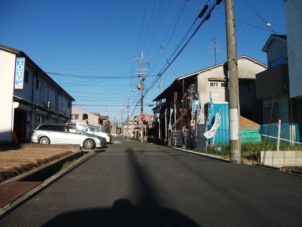 Local photos, including front road.  ◆ Frontal road