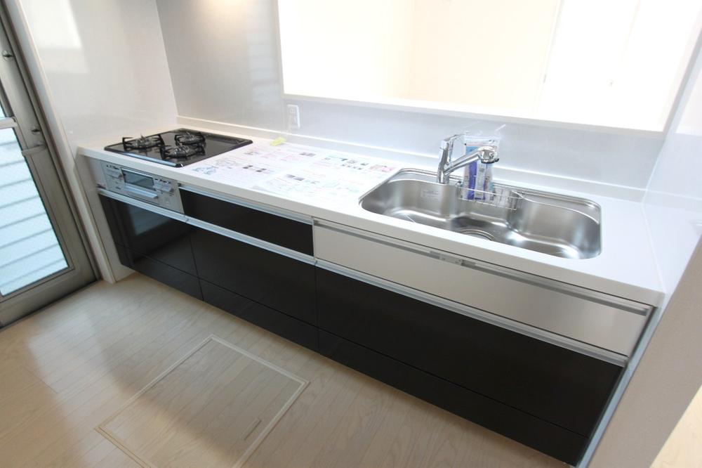 Kitchen.  ◆ Kitchen counter