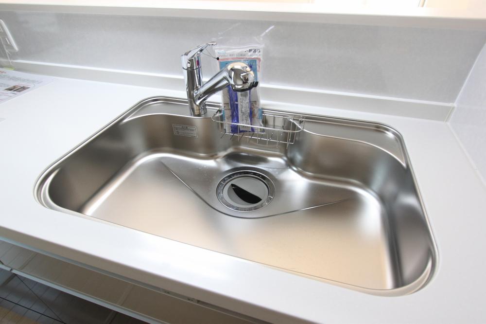 Kitchen.  ◆ kitchen sink