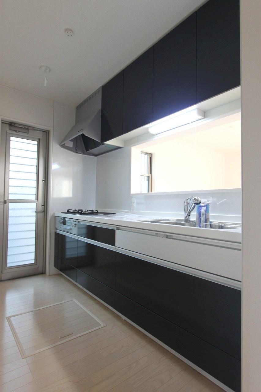 Kitchen.  ◆ Kitchen space Living-dining overlooks because face-to-face kitchen. 