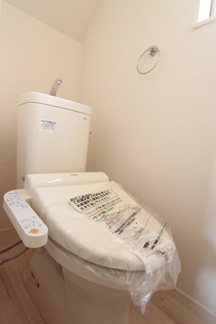 Toilet.  ◆ Toilet space