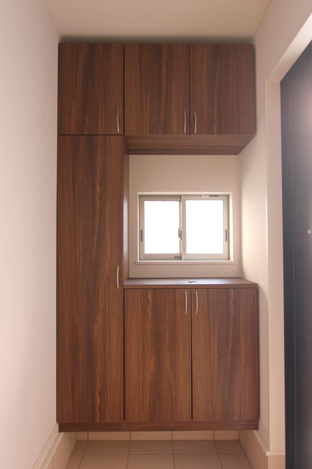 Entrance.  ◆ Entrance storage