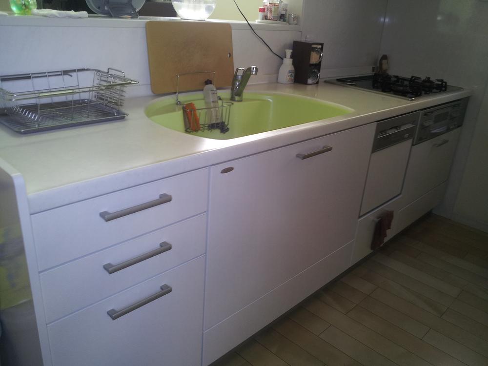 Kitchen. Indoor (12 May 2012) shooting Specification is also equivalent to the new construction!