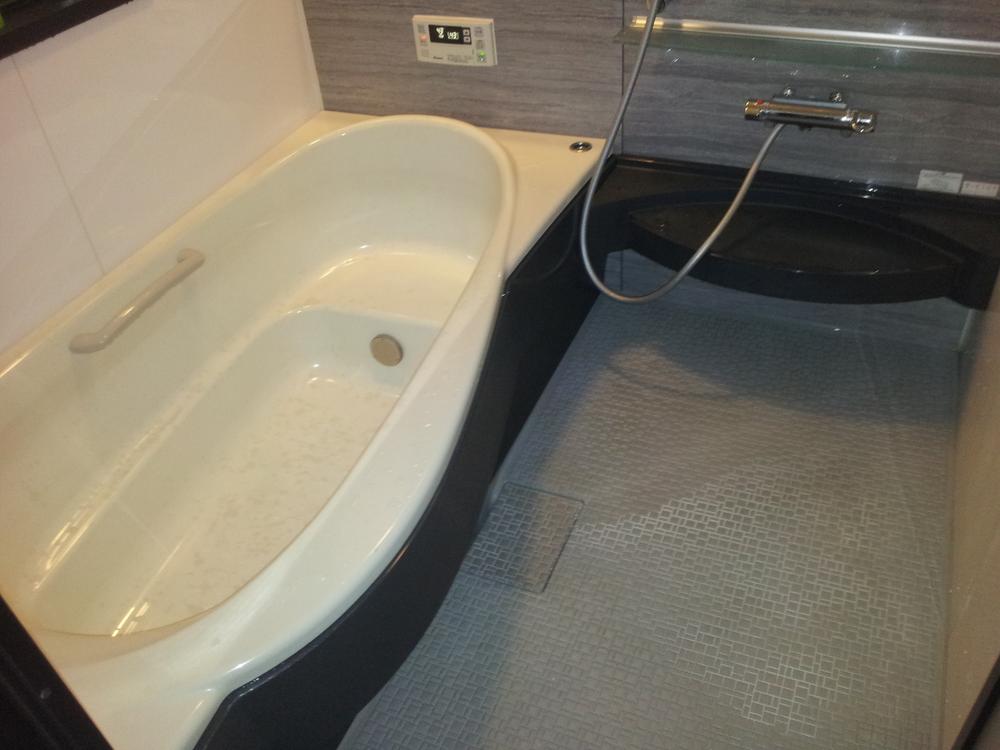 Bathroom. Indoor (12 May 2012) shooting Spacious 1 tsubo bus! You get tired of work!