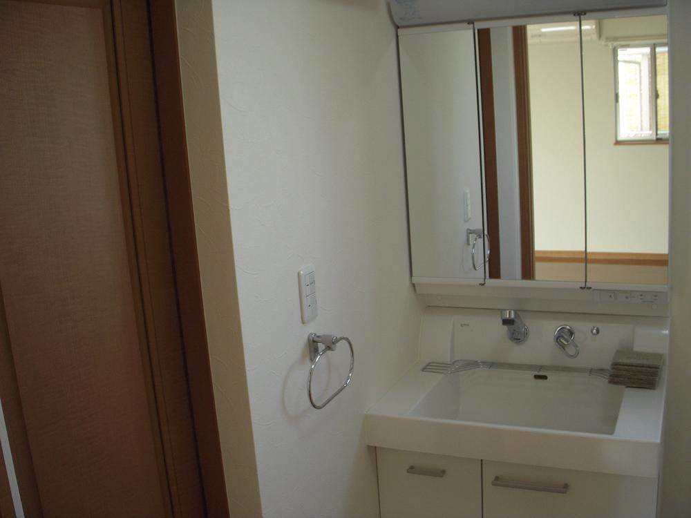 Wash basin, toilet. Local (11 May 2013) Shooting