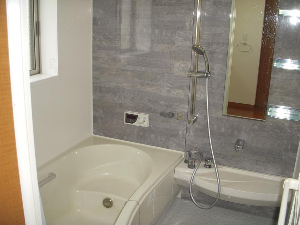 Bathroom. Local (11 May 2013) Shooting