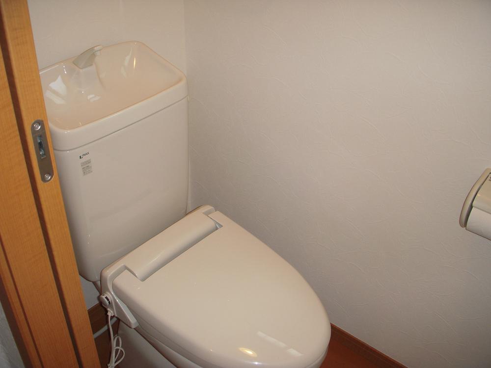 Toilet. Local (11 May 2013) Shooting