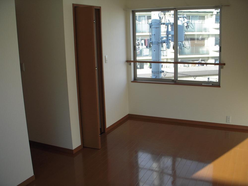 Non-living room. Local (11 May 2013) Shooting