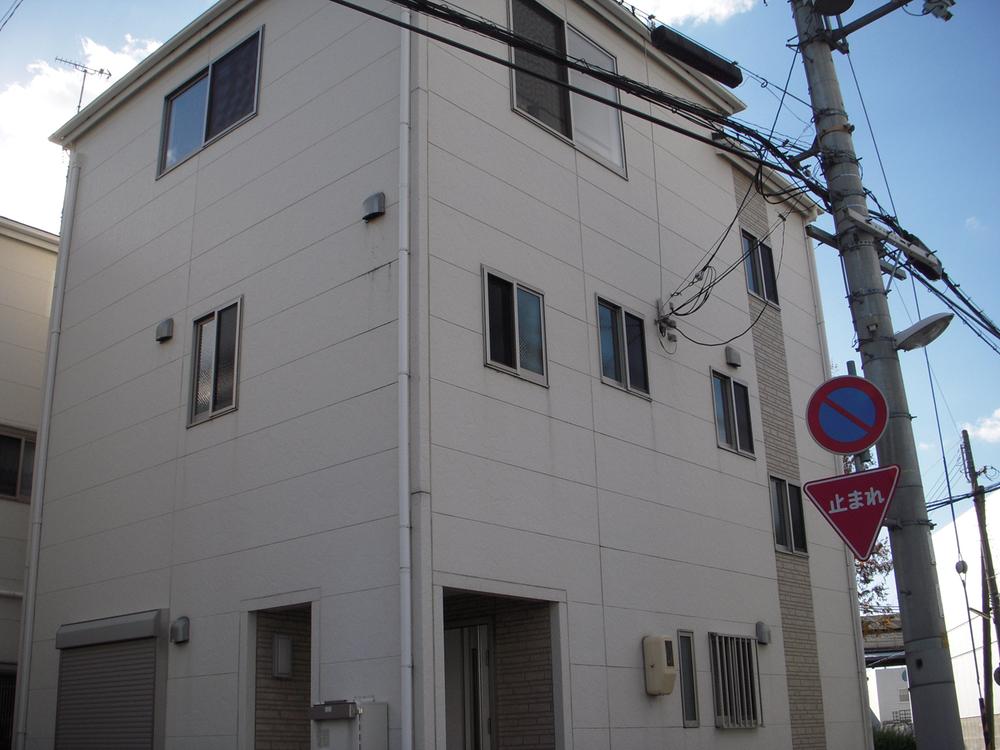 Local appearance photo. Local (11 May 2013) Shooting