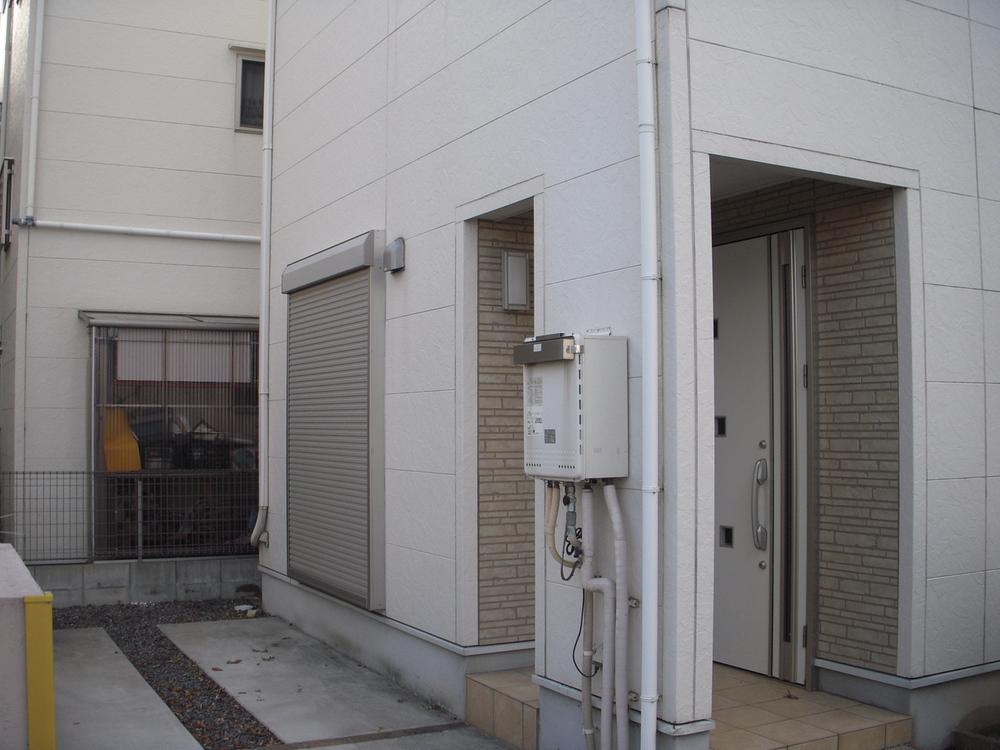 Entrance. Local (11 May 2013) Shooting