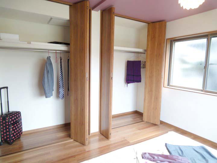 Non-living room. First floor storeroom about 7 Pledge! It is as long as the storage of the west wall one side is happy!! Furthermore, there is also a staircase under storage! It does not troubled in the housing