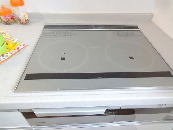 Kitchen. IH cooking heater is ECONAVI built-in! Order to take advantage of waste without electricity, It can be efficiently cooking, It is economical. 