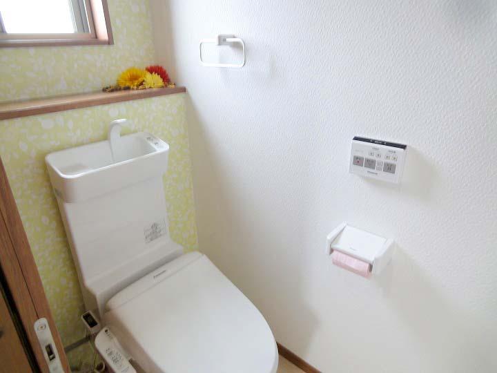 Toilet. Second floor toilet. With bidet on the first floor separate remote controller also to the toilet!! Furthermore, the first floor is washbasin! Wash your hands with the fly, It is clean