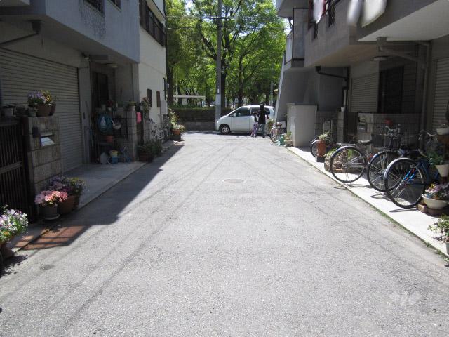 Local photos, including front road. Frontal road