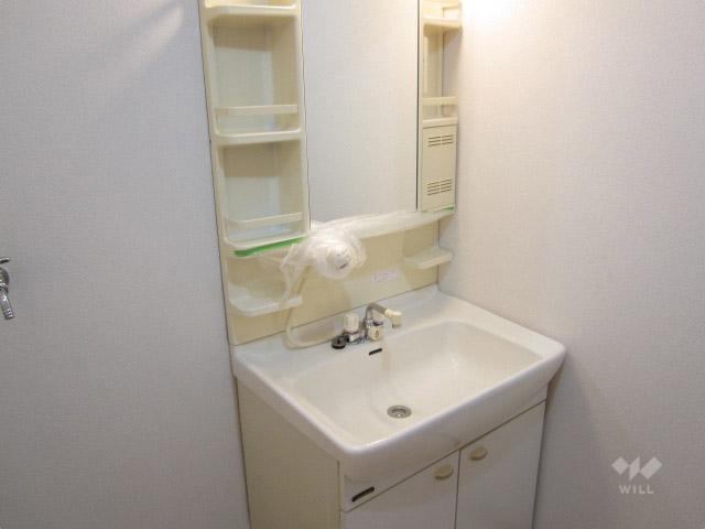 Wash basin, toilet. bathroom