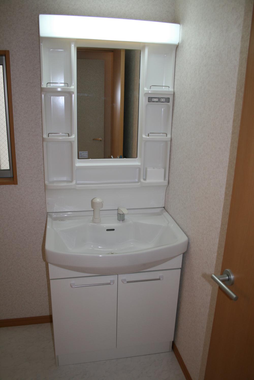 Wash basin, toilet. Wash image