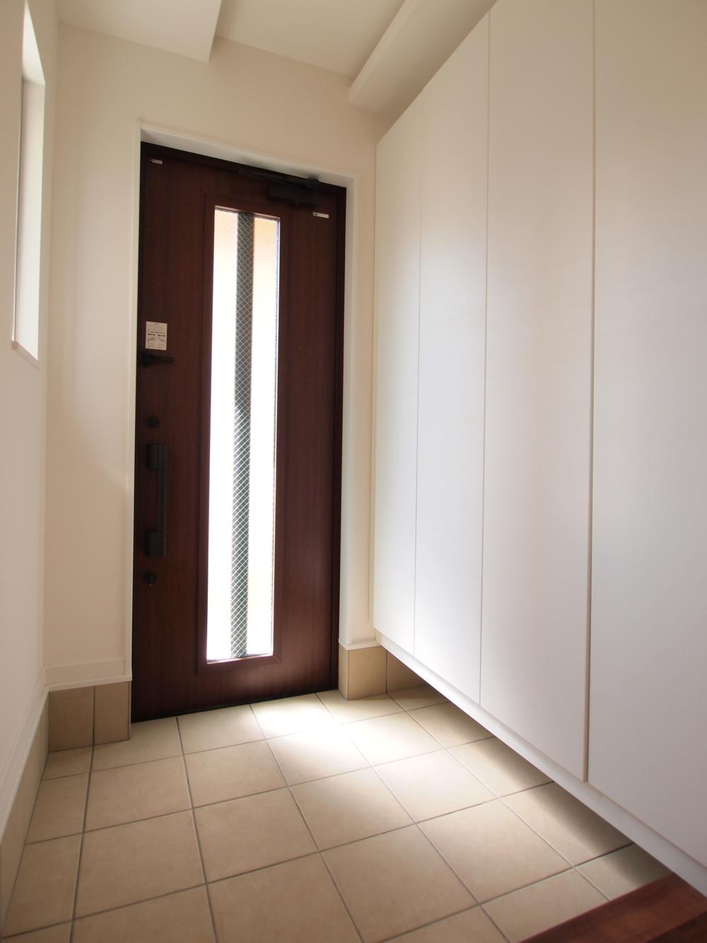 Entrance. Entrance, One wall is housed.