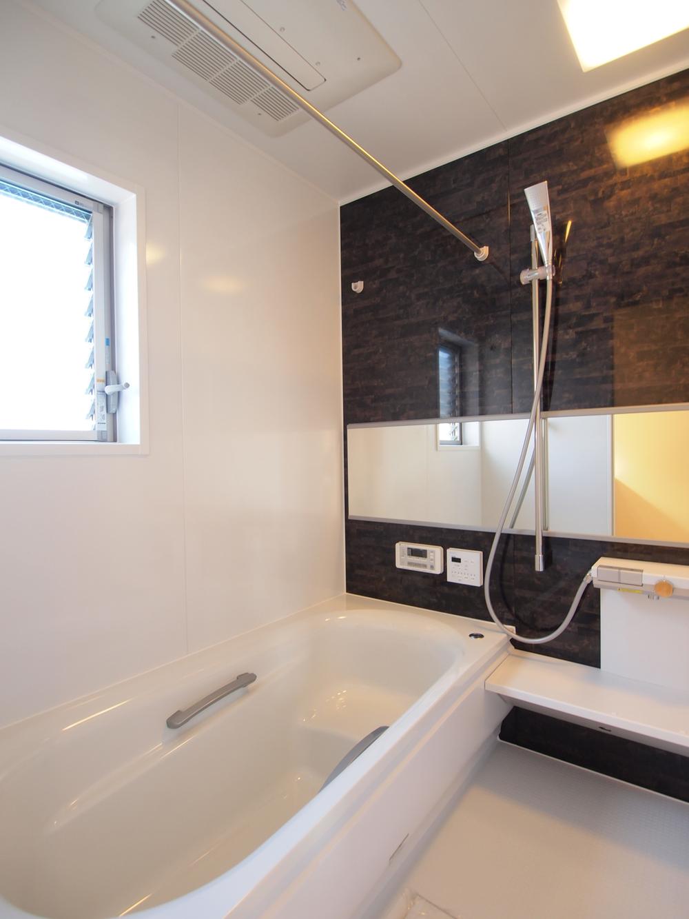 Bathroom. Bathroom with mist sauna, Also breadth of loose and can stretch the legs adult.