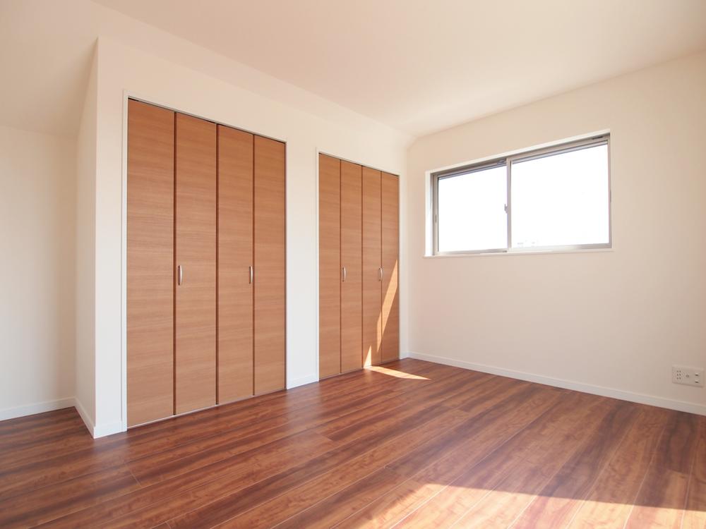 Non-living room. Sunny 3 floor south-facing Western-style.